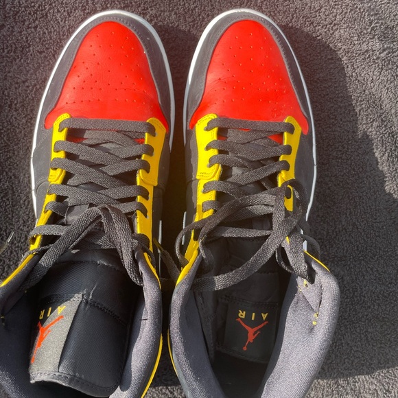 Jordan 1 men size 14 orange/black. - Picture 2 of 5